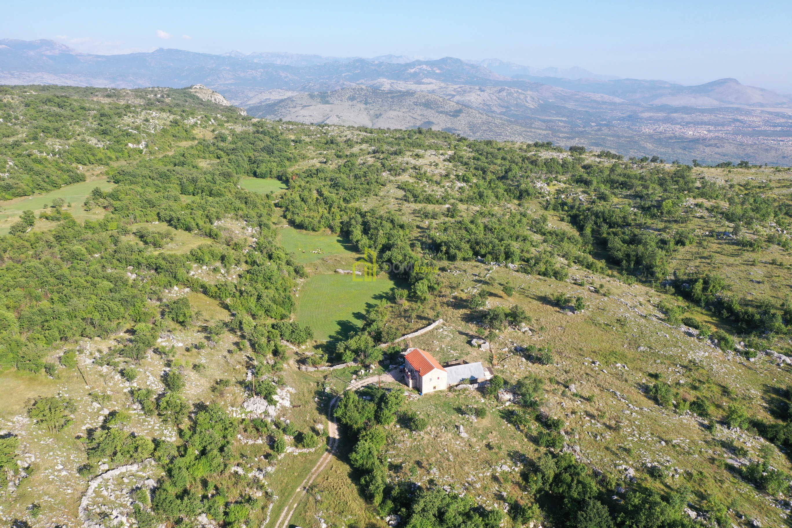 Plac 360.000m2, Piperi